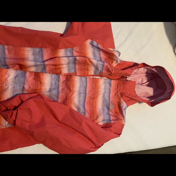 Pink north face rain jacket - Picture 5 of 5